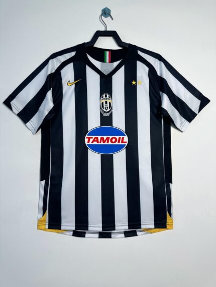 2005-06 Juventus home jersey