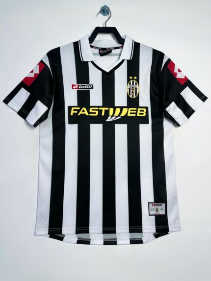 2001-02 Juventus home jersey
