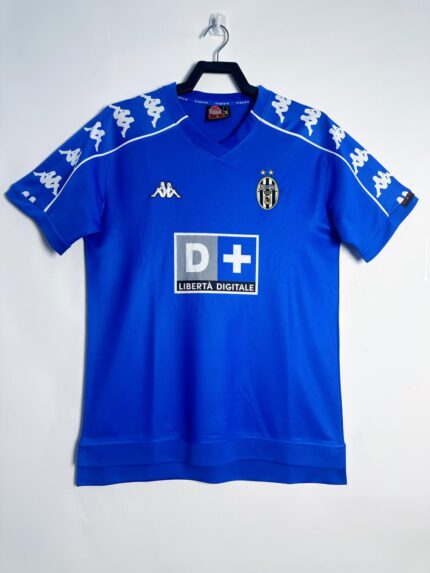 1999-00 Juventus away jersey