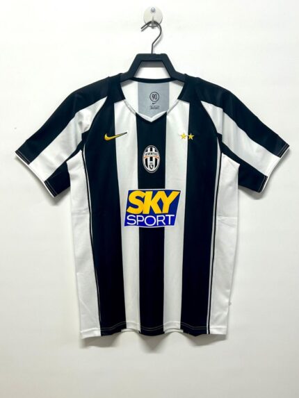 2004-05 Juventus home jersey