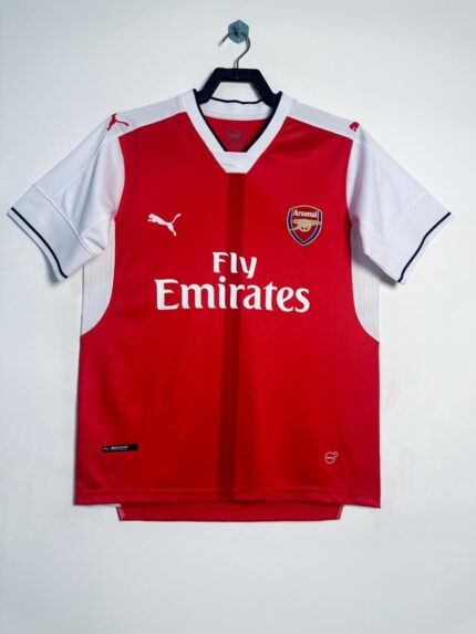 2016-17 Arsenal home jersey
